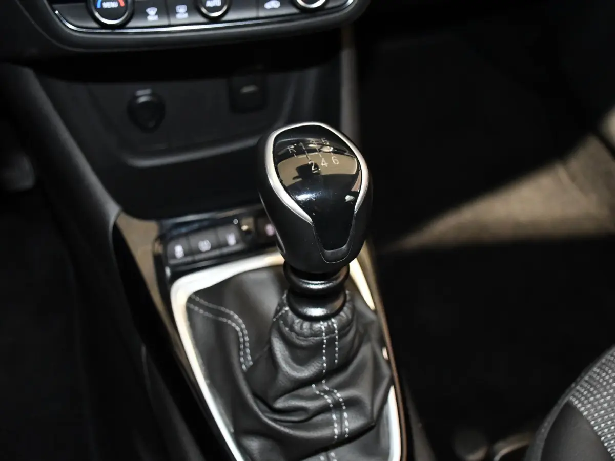 1.2 Turbo GS Line | Apple CarPlay / Android Auto |