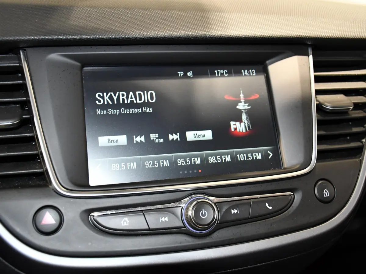 1.2 Turbo GS Line | Apple CarPlay / Android Auto |