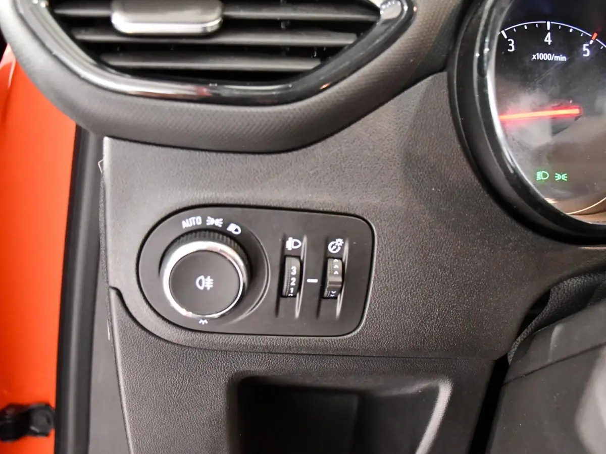 1.2 Turbo GS Line | Apple CarPlay / Android Auto |