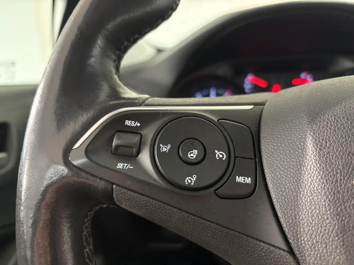 1.2 Turbo GS Line | Apple CarPlay / Android Auto |