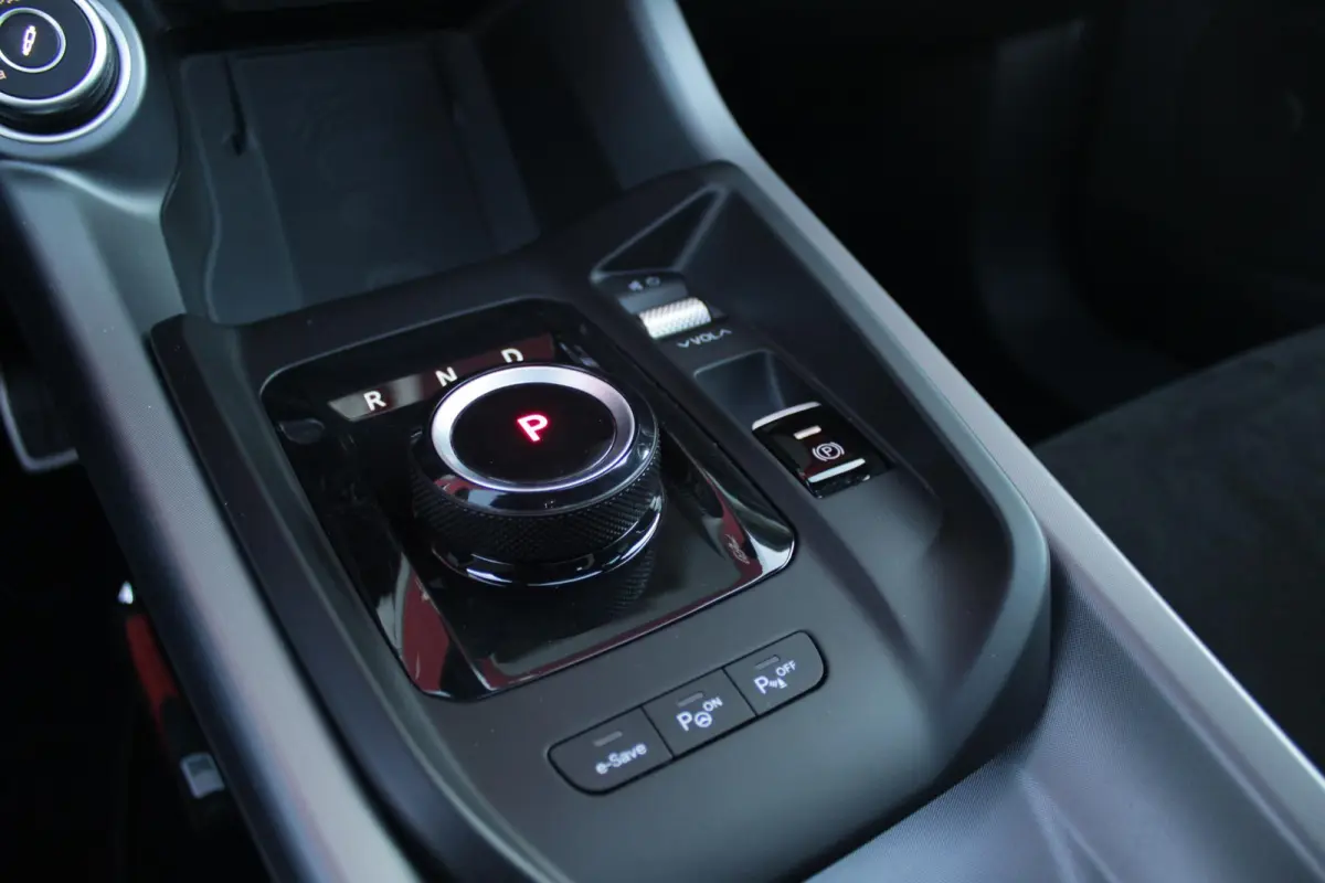1.3 270PK Ibrida Plug-In Q4 SPORT SPECIALE | PANORAMISCH SCHUIF KANTELDAK MET ZWARTE DAKSTRIPS | ROSSO BRERA (METALLIC ROOD) MET ZWART DAK  | HARMAN KARDON PREMIUM AUDIO MET 14 SPEAKERS | TE