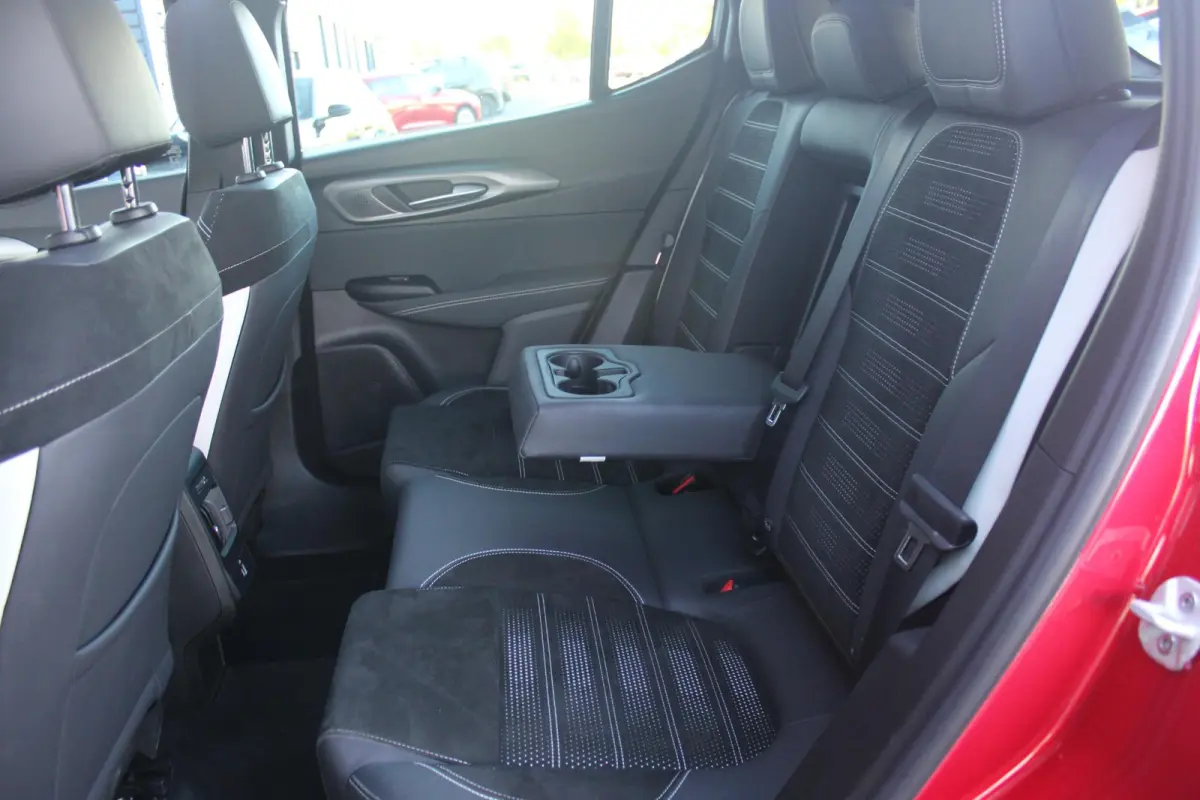 1.3 270PK Ibrida Plug-In Q4 SPORT SPECIALE | PANORAMISCH SCHUIF KANTELDAK MET ZWARTE DAKSTRIPS | ROSSO BRERA (METALLIC ROOD) MET ZWART DAK  | HARMAN KARDON PREMIUM AUDIO MET 14 SPEAKERS | TE