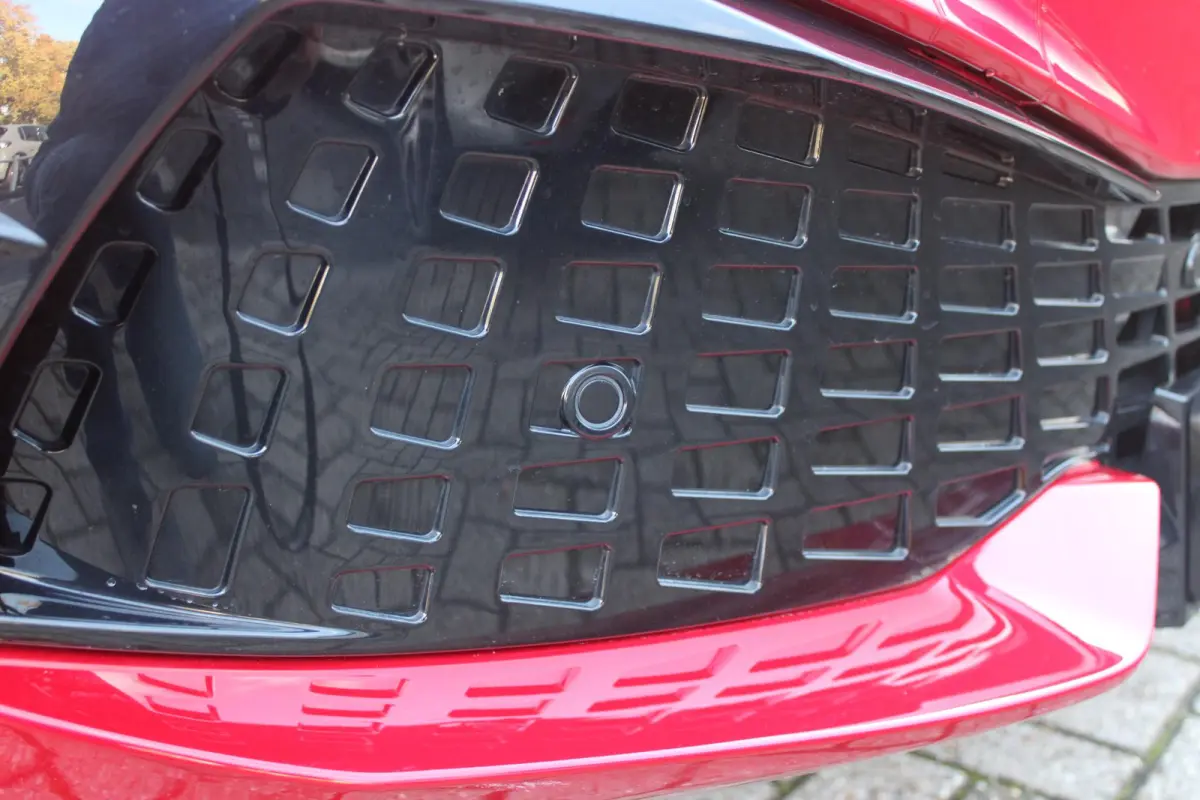 1.3 270PK Ibrida Plug-In Q4 SPORT SPECIALE | PANORAMISCH SCHUIF KANTELDAK MET ZWARTE DAKSTRIPS | ROSSO BRERA (METALLIC ROOD) MET ZWART DAK  | HARMAN KARDON PREMIUM AUDIO MET 14 SPEAKERS | TE