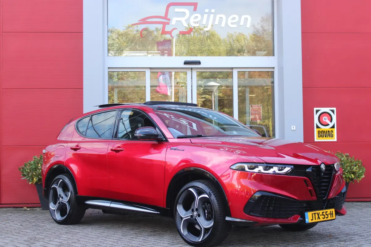 1.3 270PK Ibrida Plug-In Q4 SPORT SPECIALE | PANORAMISCH SCHUIF KANTELDAK MET ZWARTE DAKSTRIPS | ROSSO BRERA (METALLIC ROOD) MET ZWART DAK  | HARMAN KARDON PREMIUM AUDIO MET 14 SPEAKERS | TE