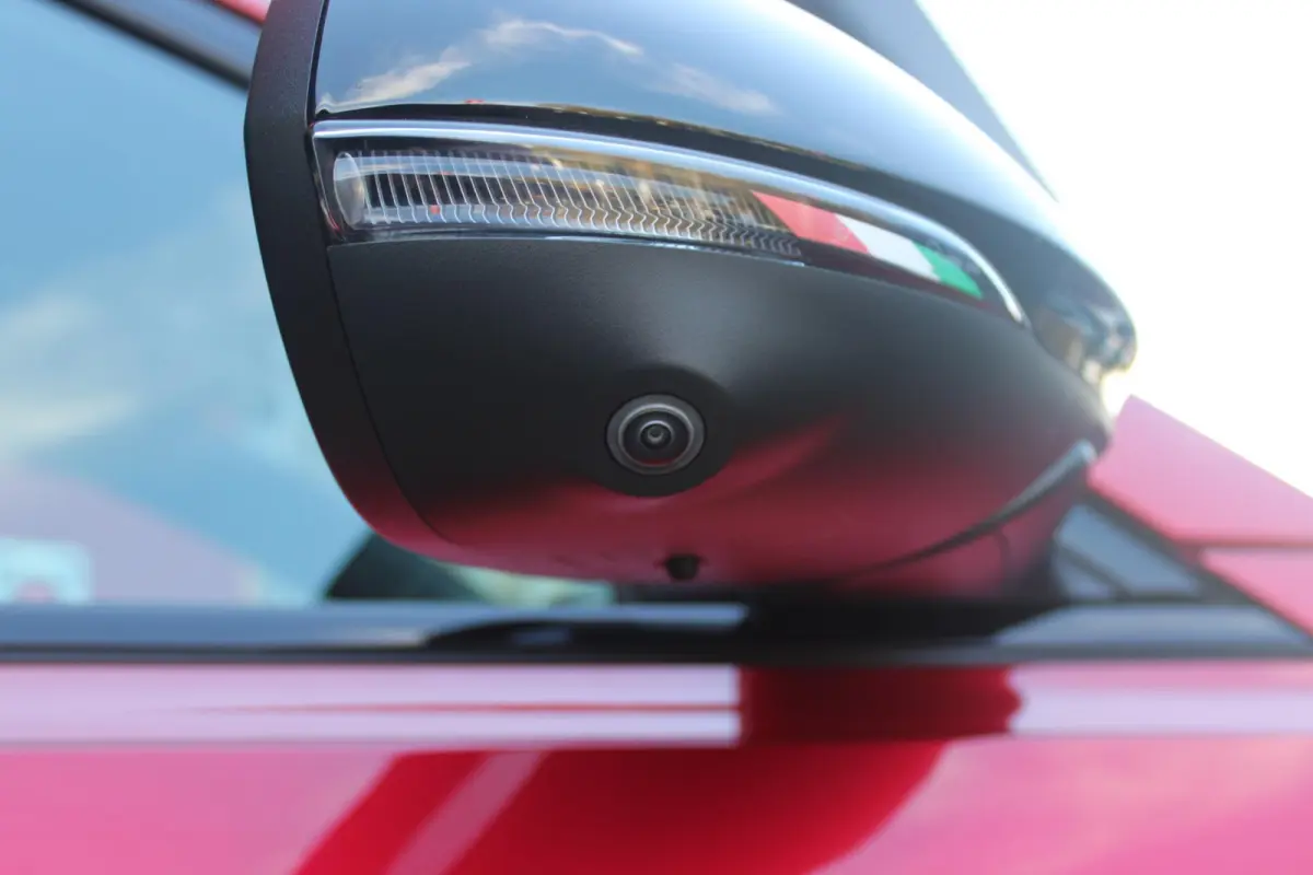 1.3 270PK Ibrida Plug-In Q4 SPORT SPECIALE | PANORAMISCH SCHUIF KANTELDAK MET ZWARTE DAKSTRIPS | ROSSO BRERA (METALLIC ROOD) MET ZWART DAK  | HARMAN KARDON PREMIUM AUDIO MET 14 SPEAKERS | TE