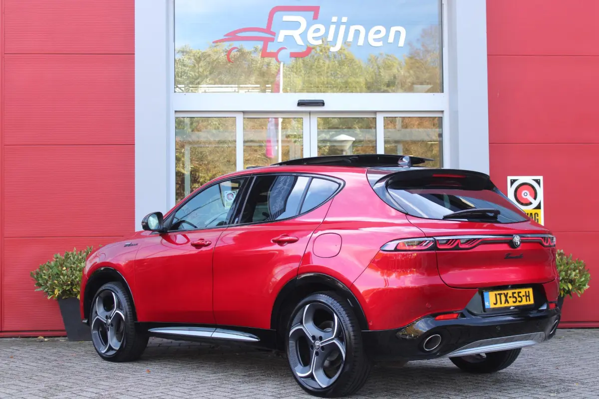1.3 270PK Ibrida Plug-In Q4 SPORT SPECIALE | PANORAMISCH SCHUIF KANTELDAK MET ZWARTE DAKSTRIPS | ROSSO BRERA (METALLIC ROOD) MET ZWART DAK  | HARMAN KARDON PREMIUM AUDIO MET 14 SPEAKERS | TE