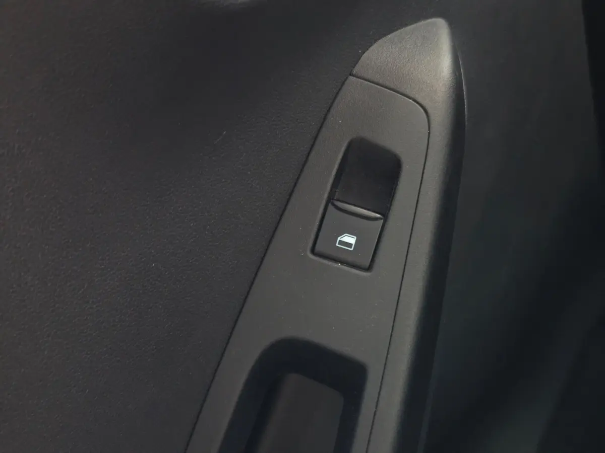 Titanium | Adaptive Cruise Control / Stoel- en stuurwielverwarming / Elektrisch schuif/kantel-dak / 360 Camera / Volledig onderhouden / | Adaptive Cruise | Apple Carplay/Android Auto|telefoo