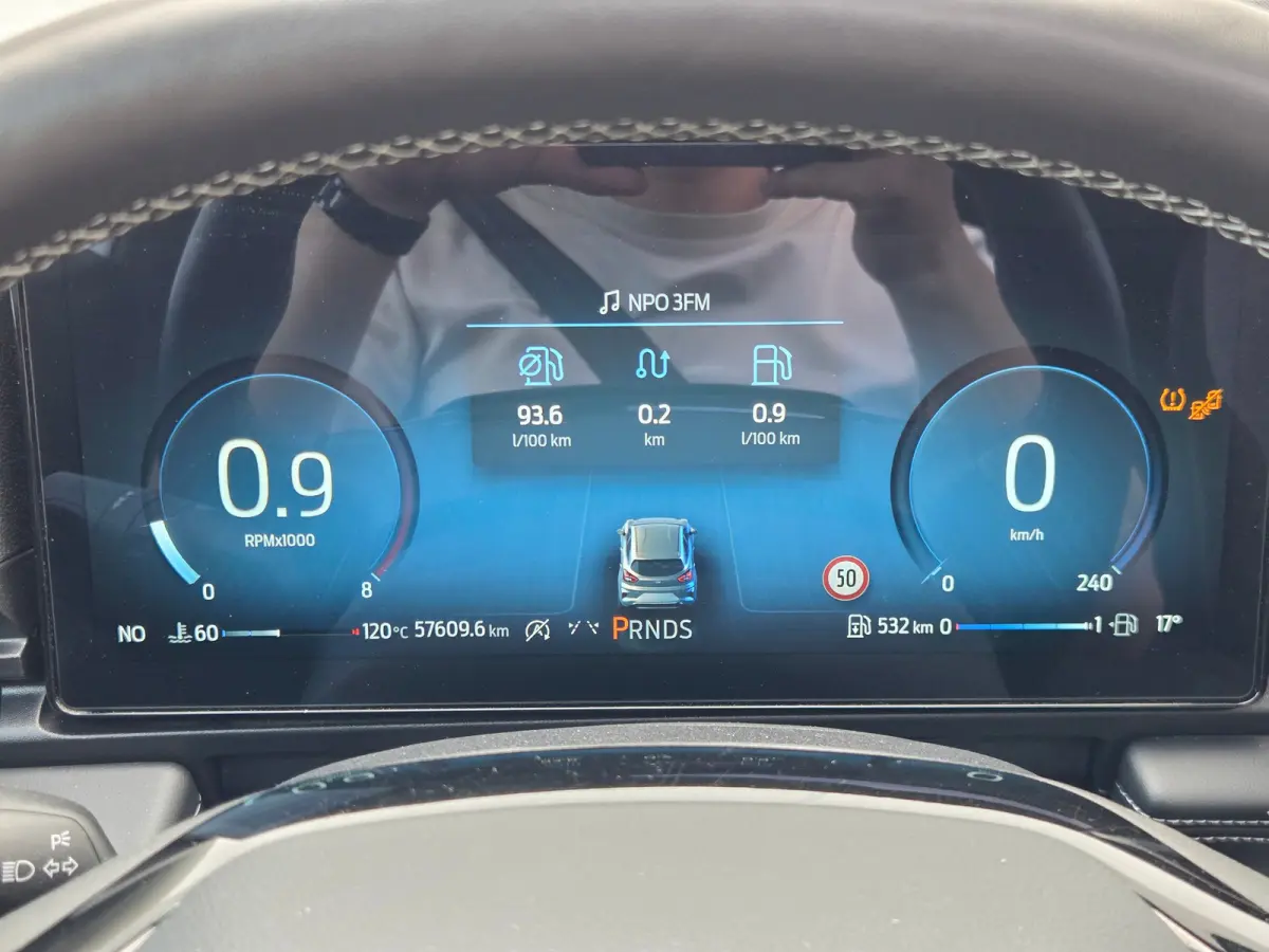 Titanium | Adaptive Cruise Control / Stoel- en stuurwielverwarming / Elektrisch schuif/kantel-dak / 360 Camera / Volledig onderhouden / | Adaptive Cruise | Apple Carplay/Android Auto|telefoo