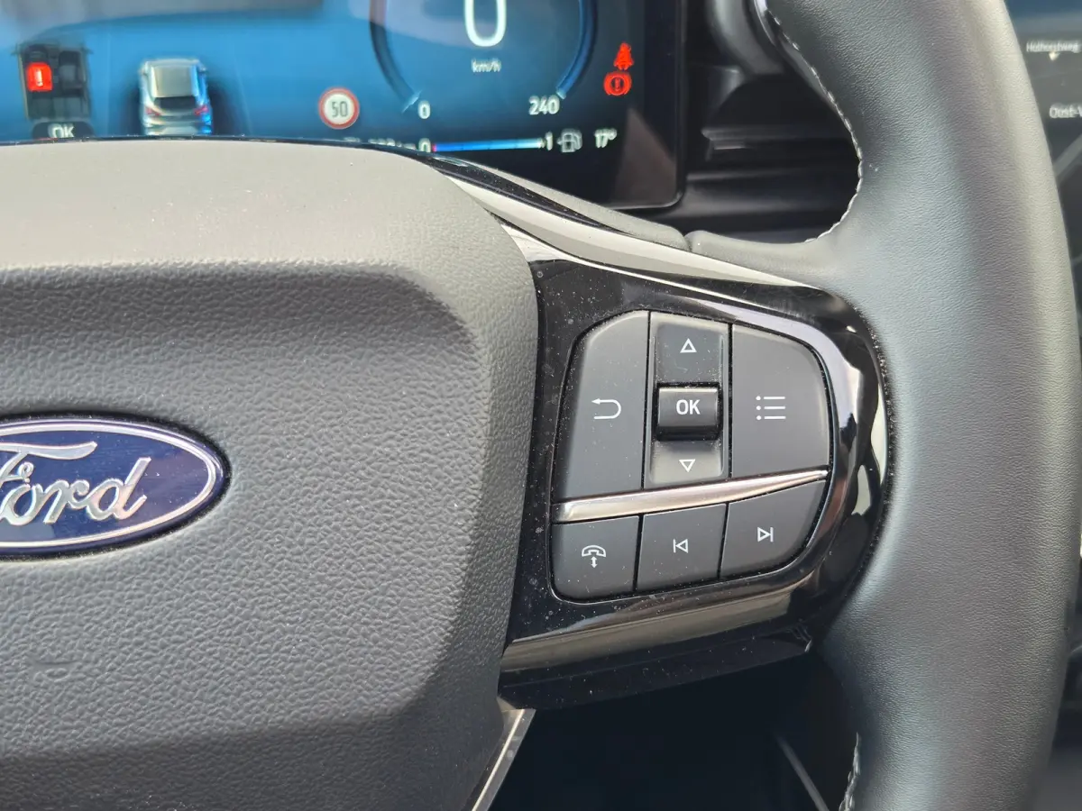 Titanium | Adaptive Cruise Control / Stoel- en stuurwielverwarming / Elektrisch schuif/kantel-dak / 360 Camera / Volledig onderhouden / | Adaptive Cruise | Apple Carplay/Android Auto|telefoo