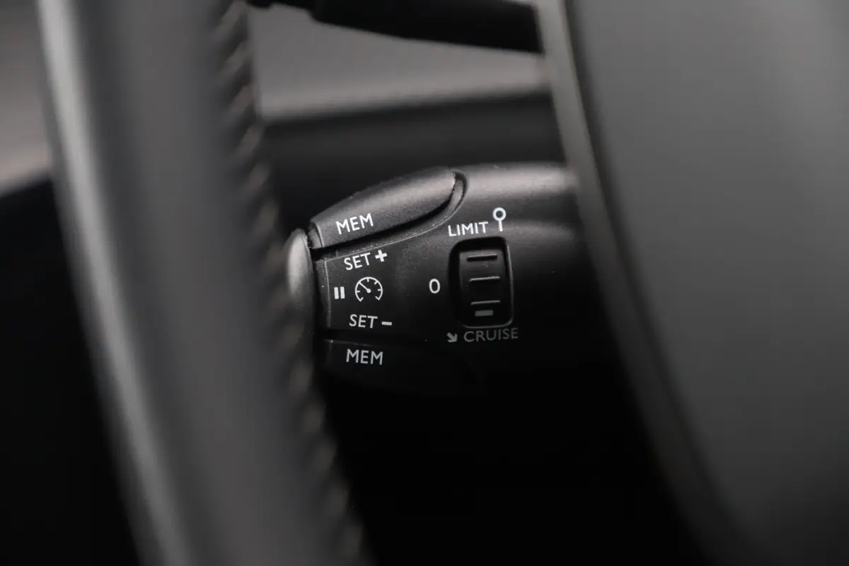 1.2 PureTech Active Pack Navigatie LMV Carplay Android Parkeersensor