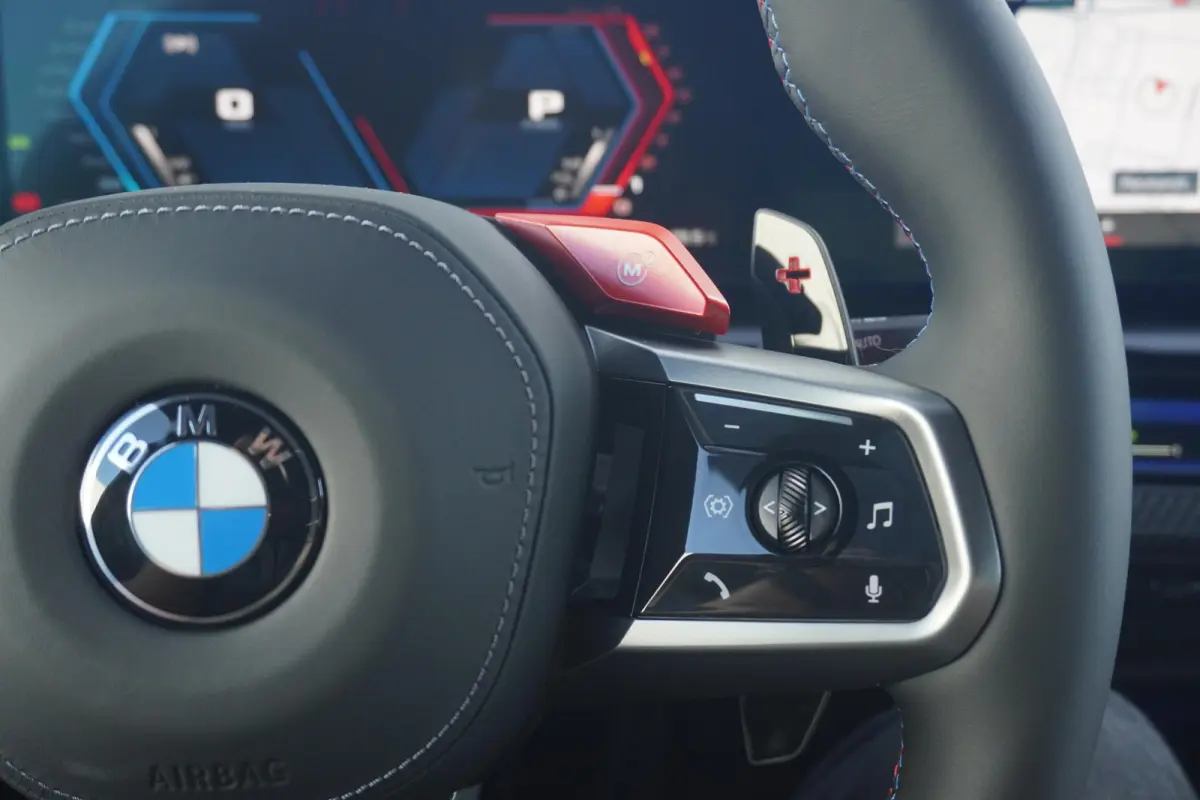 Sedan | M Drivers Pack | Comfort Pack | Bowers & Wilkins