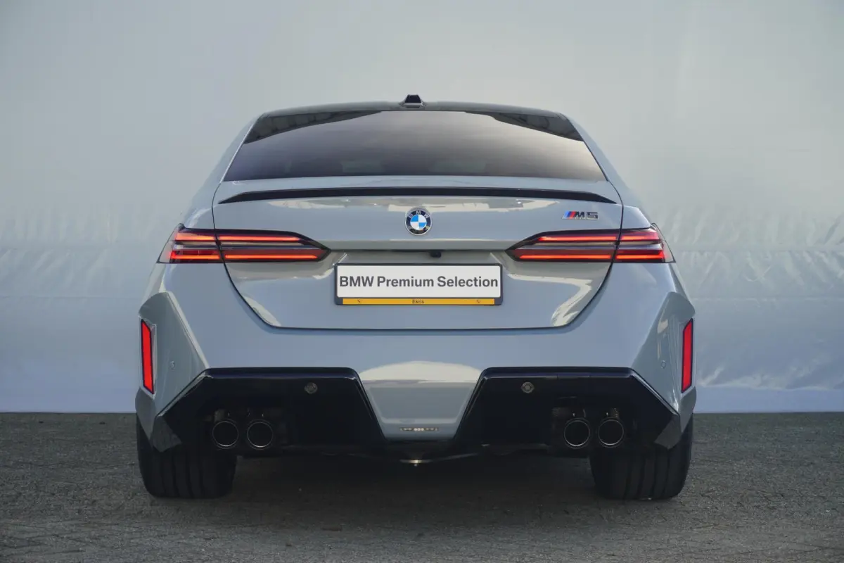 Sedan | M Drivers Pack | Comfort Pack | Bowers & Wilkins