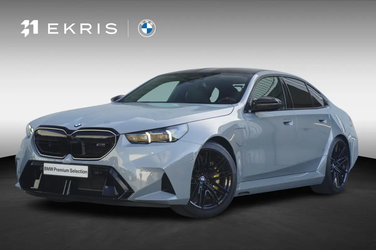 Sedan | M Drivers Pack | Comfort Pack | Bowers & Wilkins