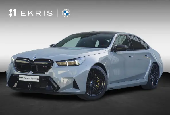 Sedan | M Drivers Pack | Comfort Pack | Bowers & Wilkins
