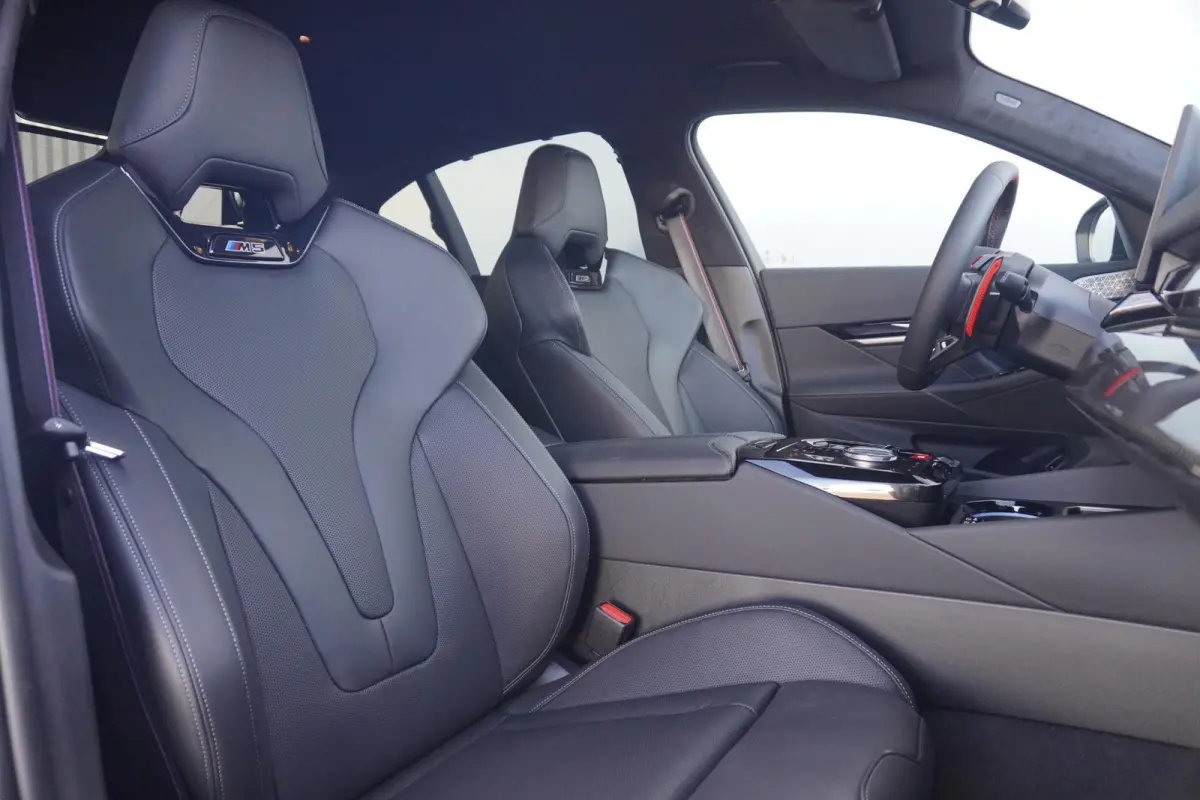 Sedan | M Drivers Pack | Comfort Pack | Bowers & Wilkins