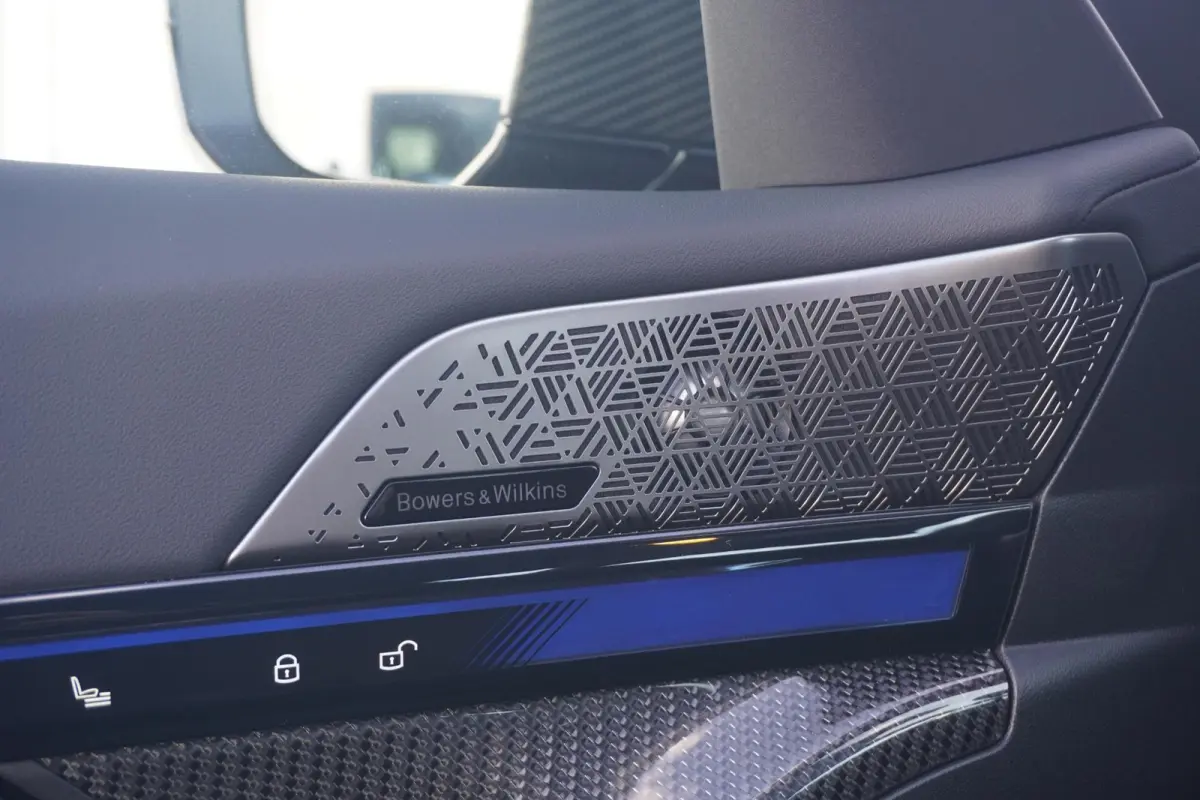 Sedan | M Drivers Pack | Comfort Pack | Bowers & Wilkins