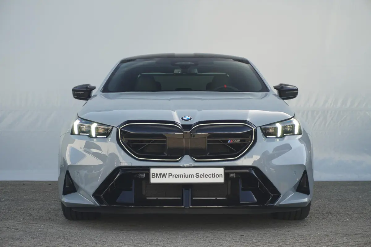 Sedan | M Drivers Pack | Comfort Pack | Bowers & Wilkins