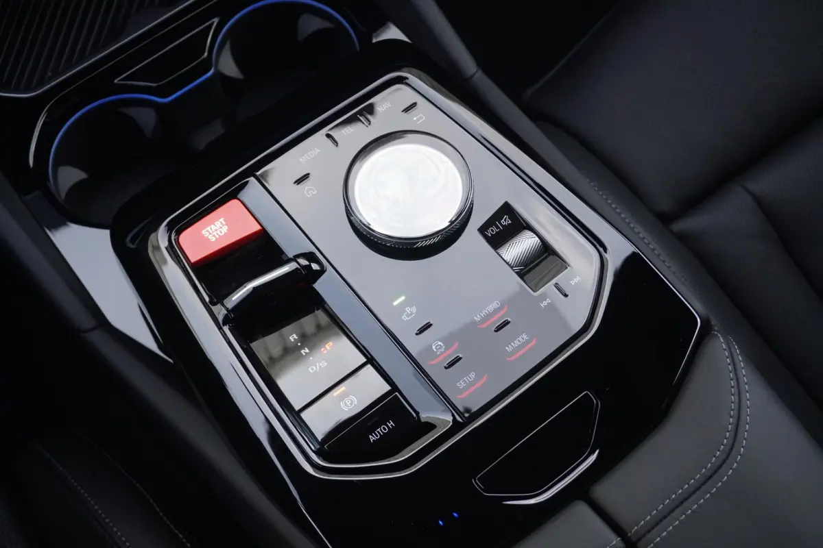 Sedan | M Drivers Pack | Comfort Pack | Bowers & Wilkins
