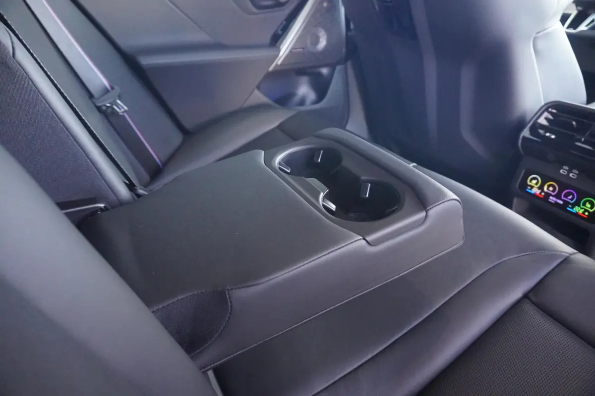 Sedan | M Drivers Pack | Comfort Pack | Bowers & Wilkins