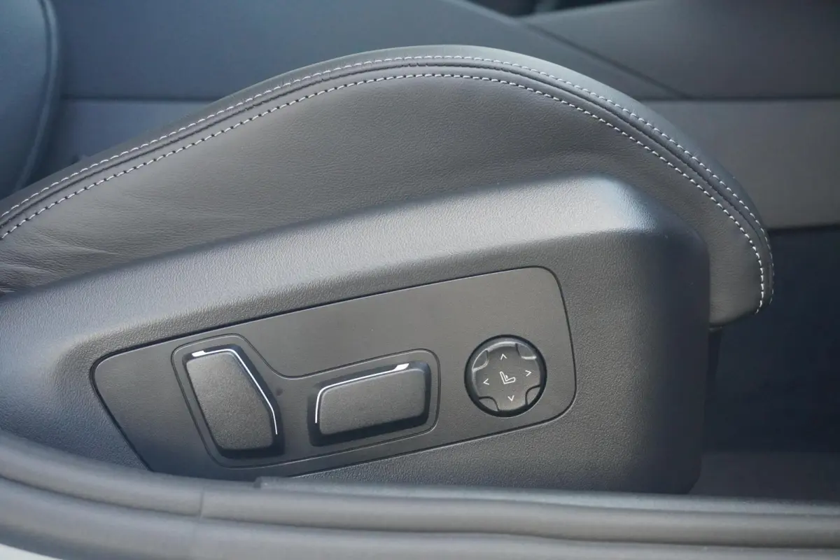 Sedan | M Drivers Pack | Comfort Pack | Bowers & Wilkins