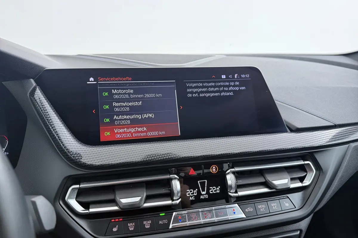 218i High Executive | M-Sport | Panoramadak | Org NL | Stoelverwarming | Digital Cockpit | Sportstoelen |