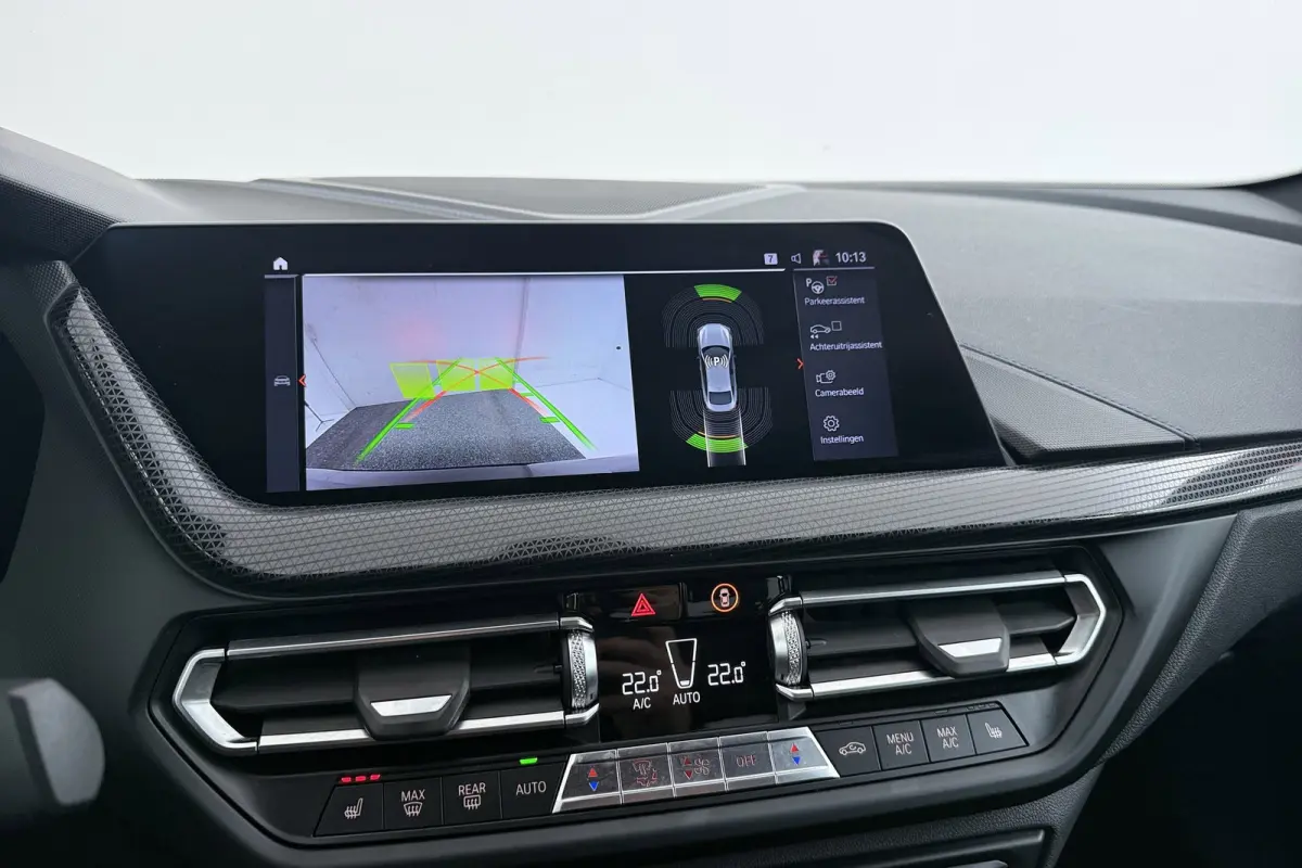 218i High Executive | M-Sport | Panoramadak | Org NL | Stoelverwarming | Digital Cockpit | Sportstoelen |