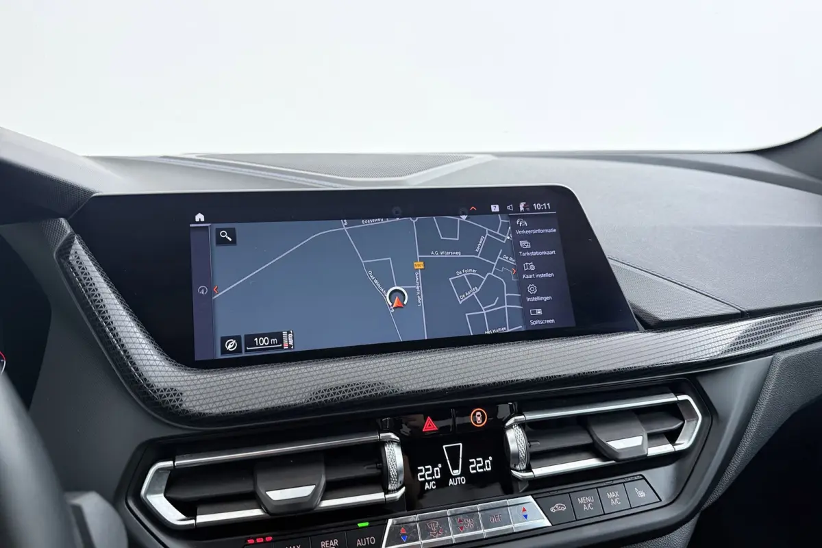 218i High Executive | M-Sport | Panoramadak | Org NL | Stoelverwarming | Digital Cockpit | Sportstoelen |