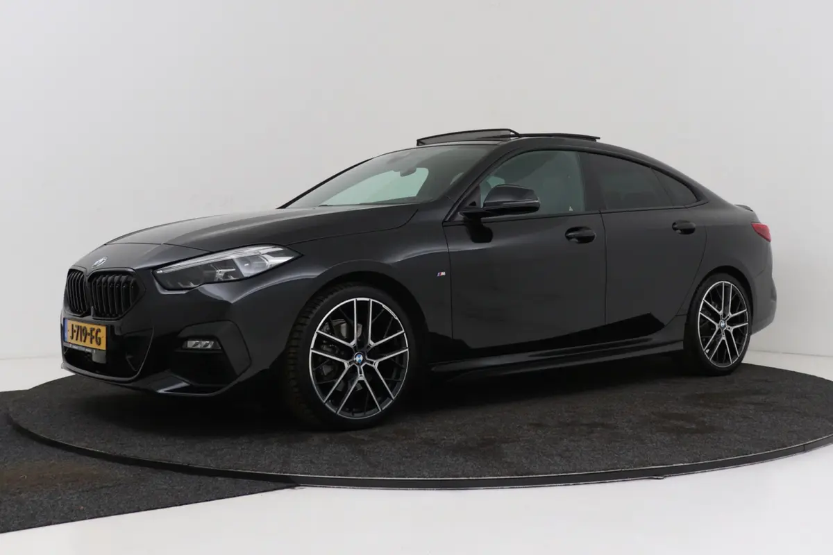 218i High Executive | M-Sport | Panoramadak | Org NL | Stoelverwarming | Digital Cockpit | Sportstoelen |