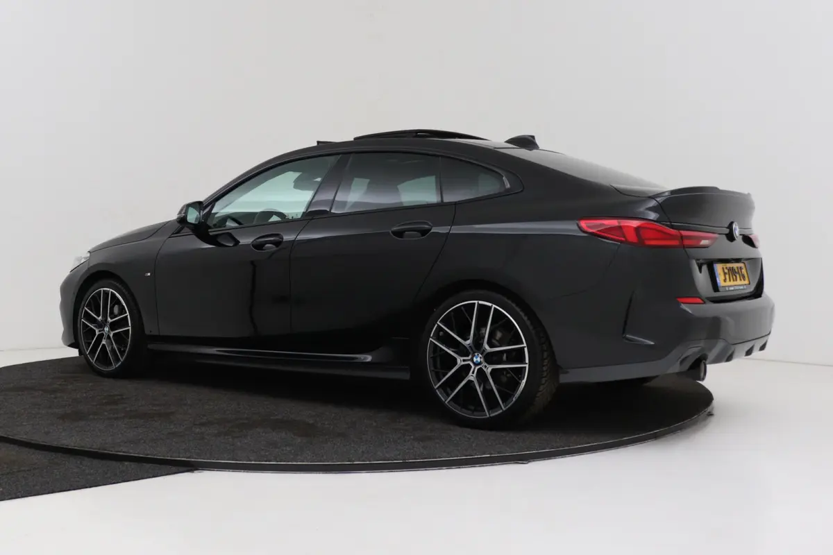 218i High Executive | M-Sport | Panoramadak | Org NL | Stoelverwarming | Digital Cockpit | Sportstoelen |