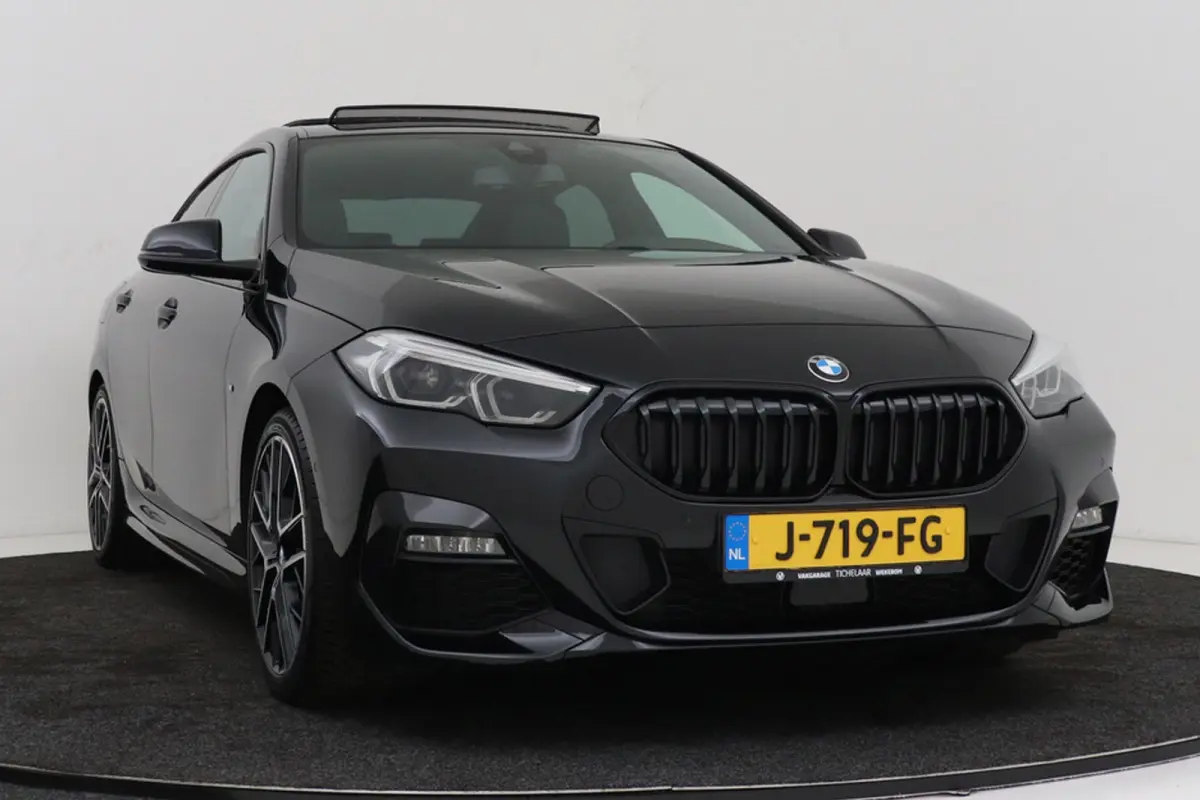 218i High Executive | M-Sport | Panoramadak | Org NL | Stoelverwarming | Digital Cockpit | Sportstoelen |