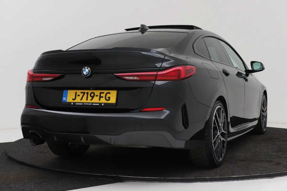 218i High Executive | M-Sport | Panoramadak | Org NL | Stoelverwarming | Digital Cockpit | Sportstoelen |
