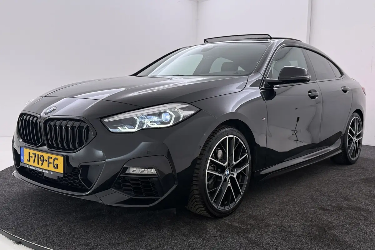 218i High Executive | M-Sport | Panoramadak | Org NL | Stoelverwarming | Digital Cockpit | Sportstoelen |