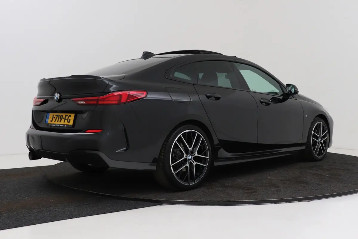 218i High Executive | M-Sport | Panoramadak | Org NL | Stoelverwarming | Digital Cockpit | Sportstoelen |