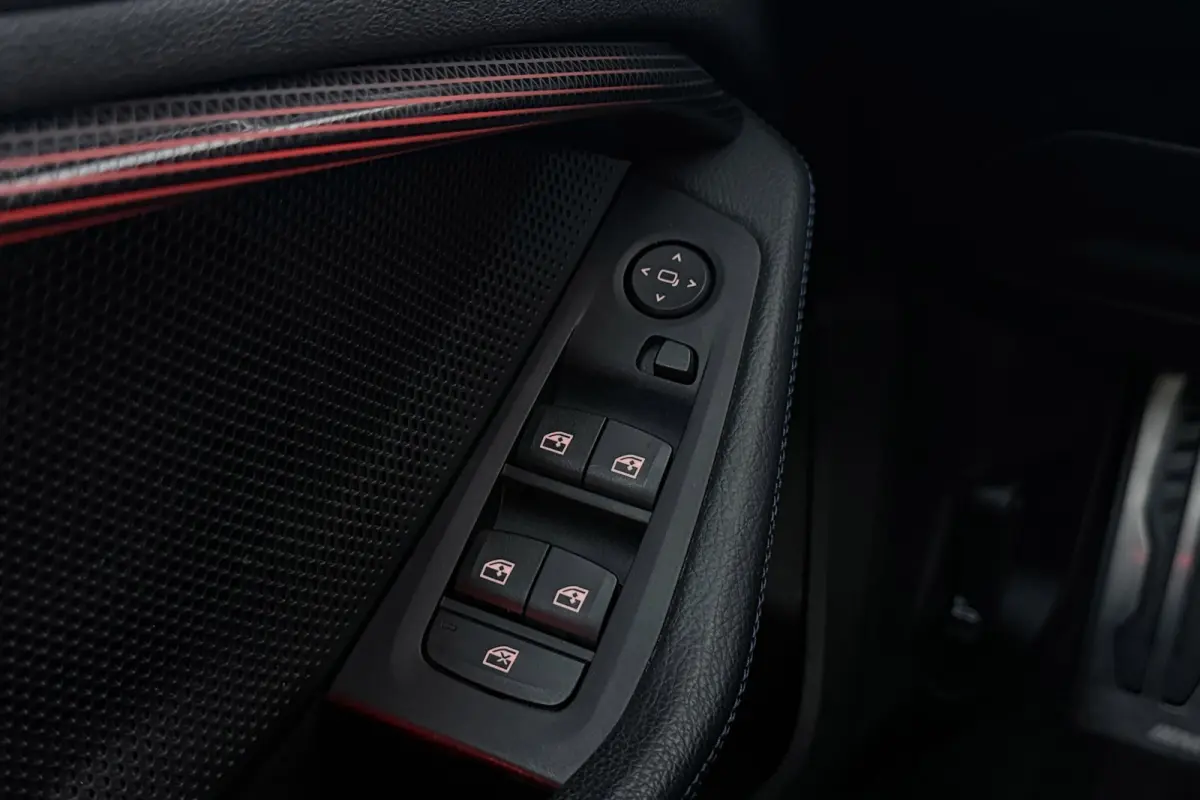 218i High Executive | M-Sport | Panoramadak | Org NL | Stoelverwarming | Digital Cockpit | Sportstoelen |