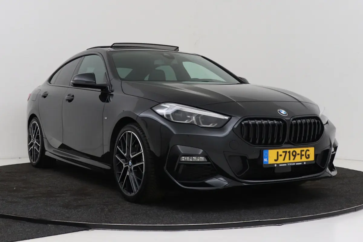 218i High Executive | M-Sport | Panoramadak | Org NL | Stoelverwarming | Digital Cockpit | Sportstoelen |