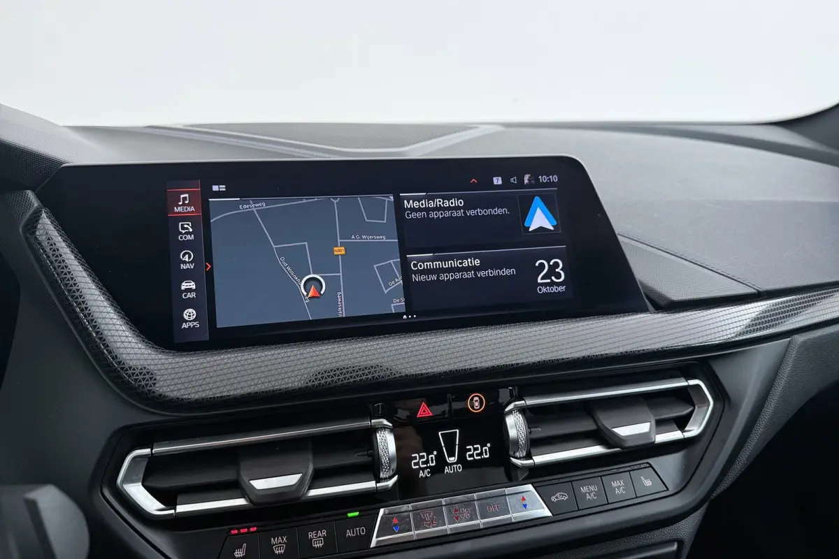 218i High Executive | M-Sport | Panoramadak | Org NL | Stoelverwarming | Digital Cockpit | Sportstoelen |