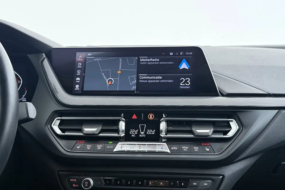 218i High Executive | M-Sport | Panoramadak | Org NL | Stoelverwarming | Digital Cockpit | Sportstoelen |
