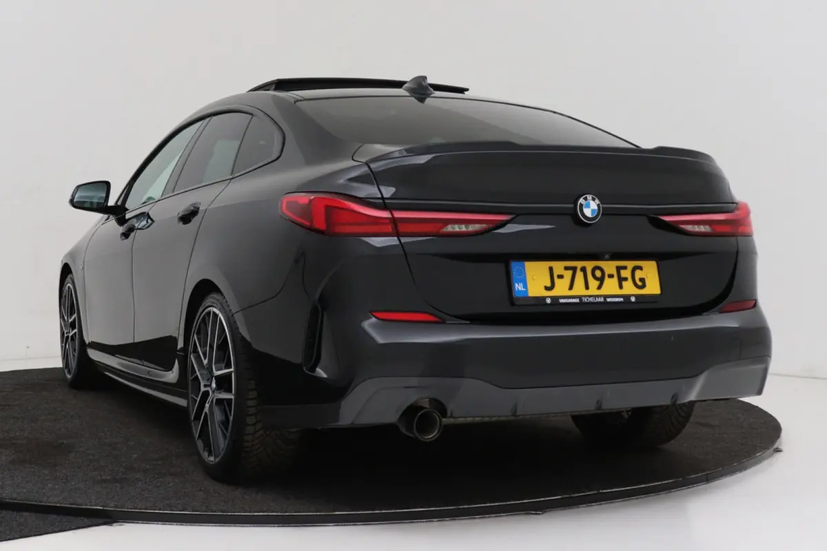 218i High Executive | M-Sport | Panoramadak | Org NL | Stoelverwarming | Digital Cockpit | Sportstoelen |