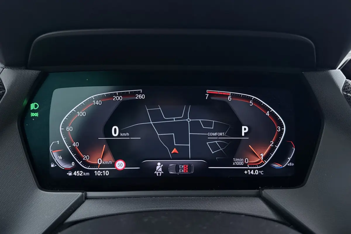 218i High Executive | M-Sport | Panoramadak | Org NL | Stoelverwarming | Digital Cockpit | Sportstoelen |