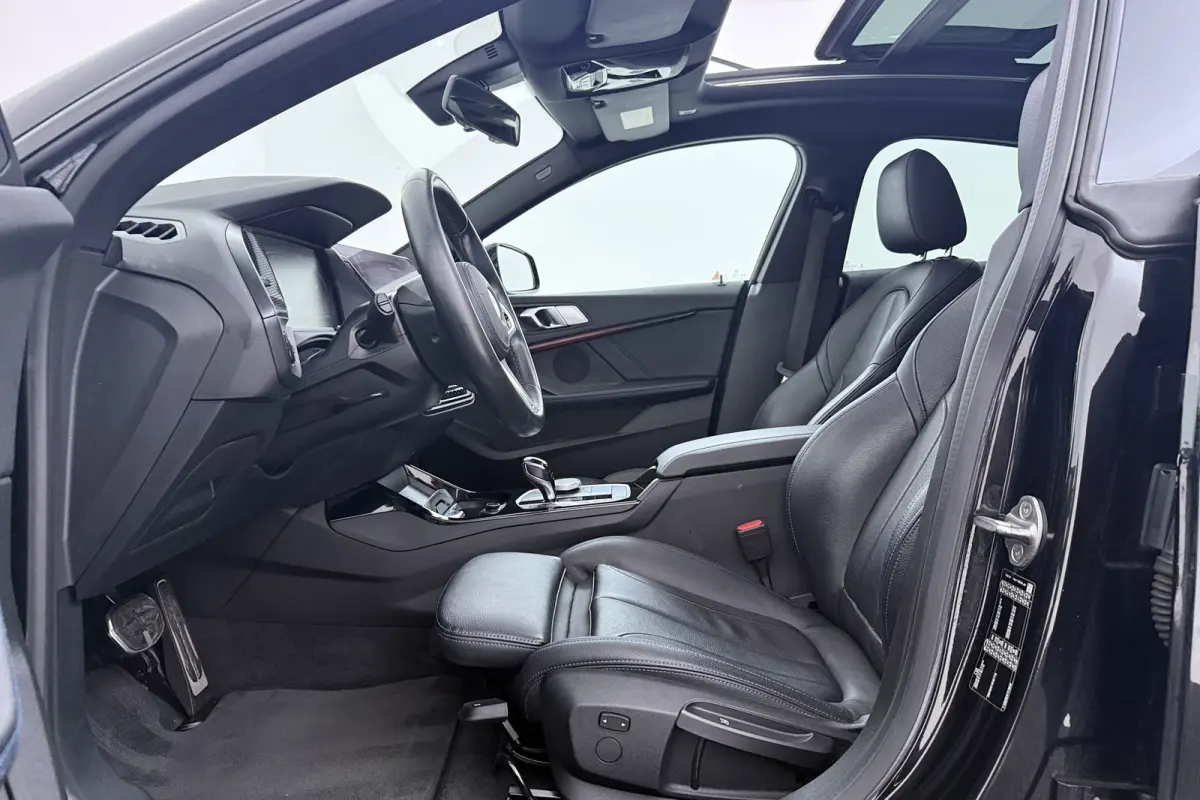 218i High Executive | M-Sport | Panoramadak | Org NL | Stoelverwarming | Digital Cockpit | Sportstoelen |