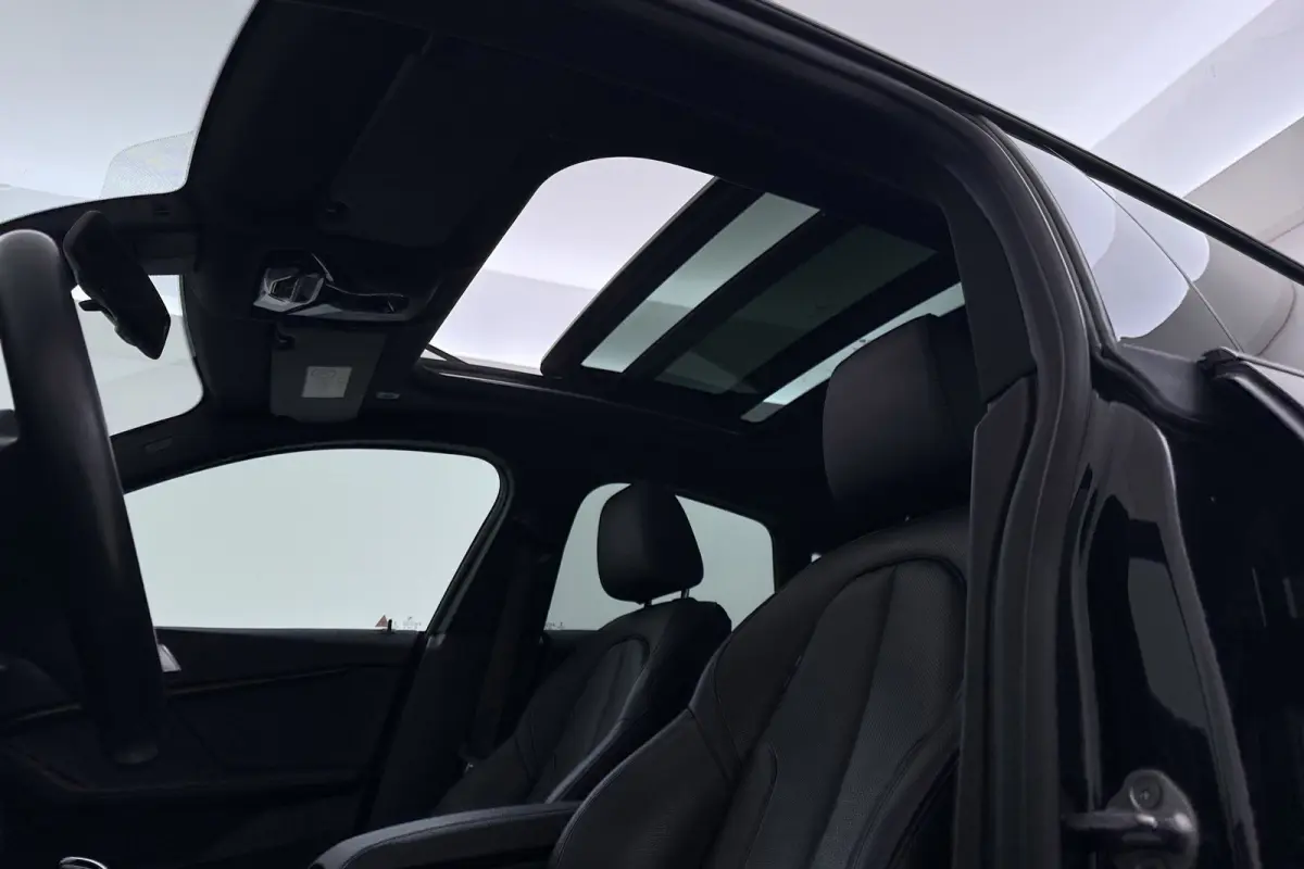 218i High Executive | M-Sport | Panoramadak | Org NL | Stoelverwarming | Digital Cockpit | Sportstoelen |