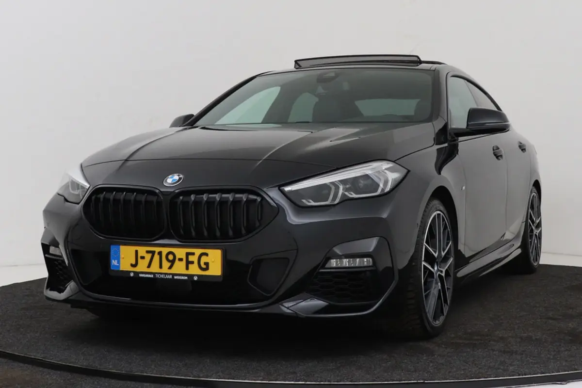 218i High Executive | M-Sport | Panoramadak | Org NL | Stoelverwarming | Digital Cockpit | Sportstoelen |