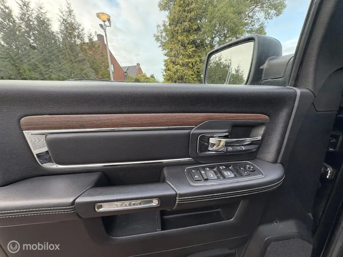 1500 4X4 5.7 V8 Laramie originele nl auto met NAP