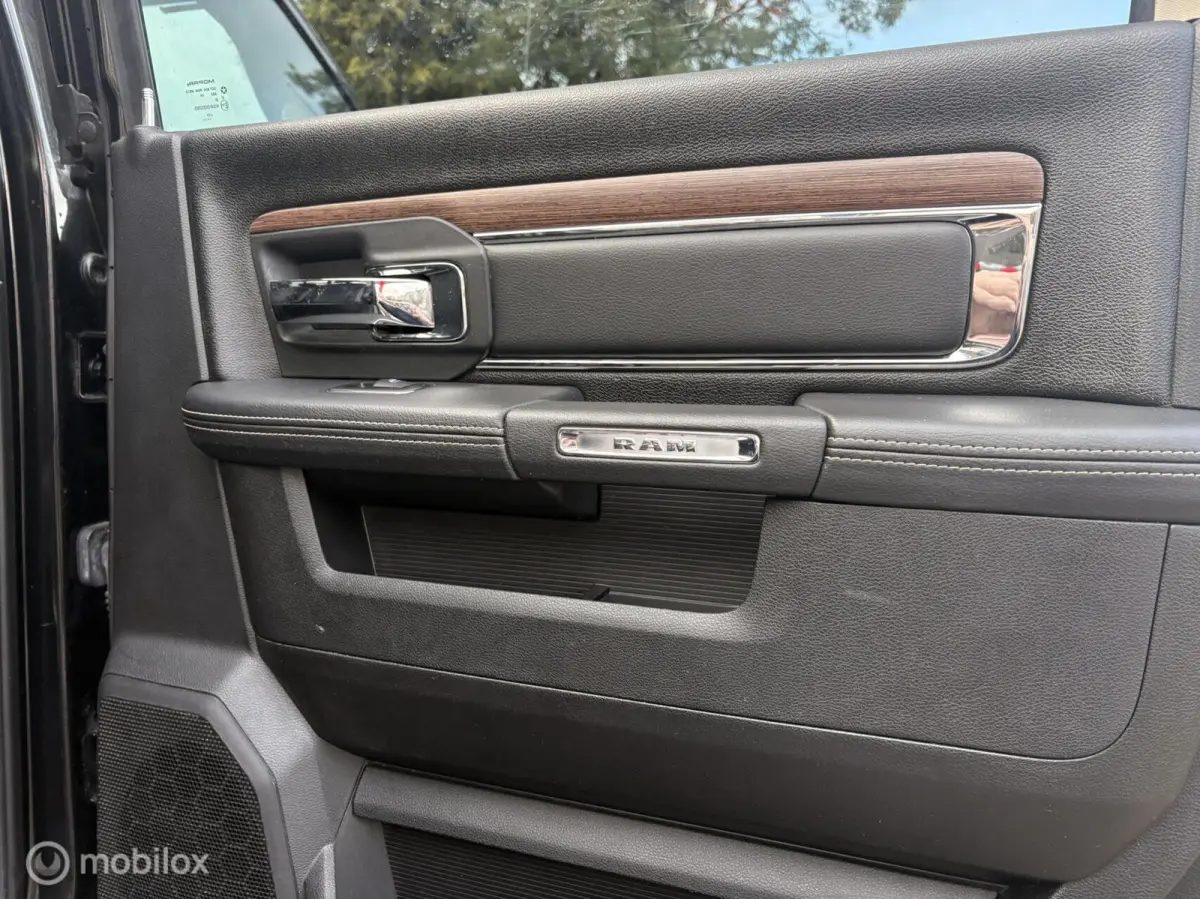 1500 4X4 5.7 V8 Laramie originele nl auto met NAP