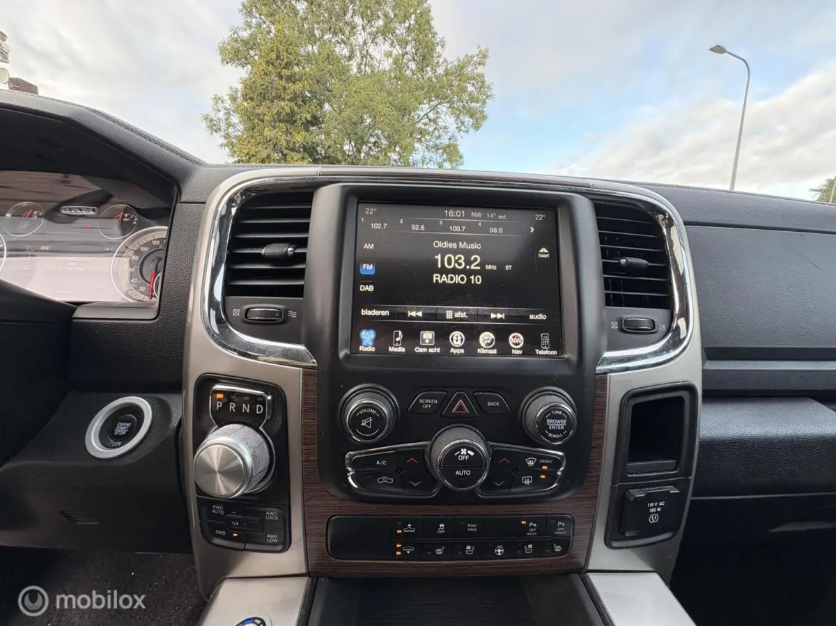 1500 4X4 5.7 V8 Laramie originele nl auto met NAP