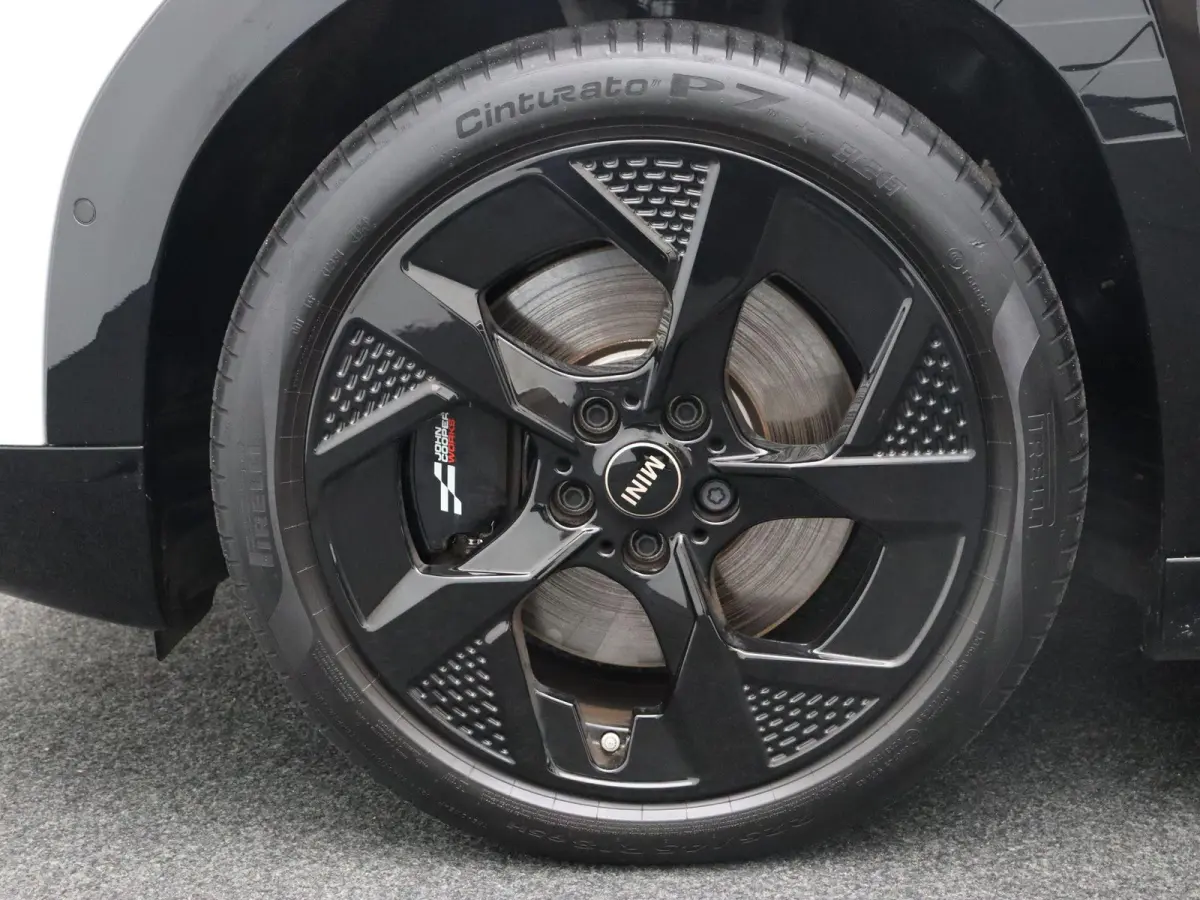 SE John Cooper Works + Pakket M + Glazen Panormadak + Comfort Access + Stuur- & Stoelverwarming + 18''
