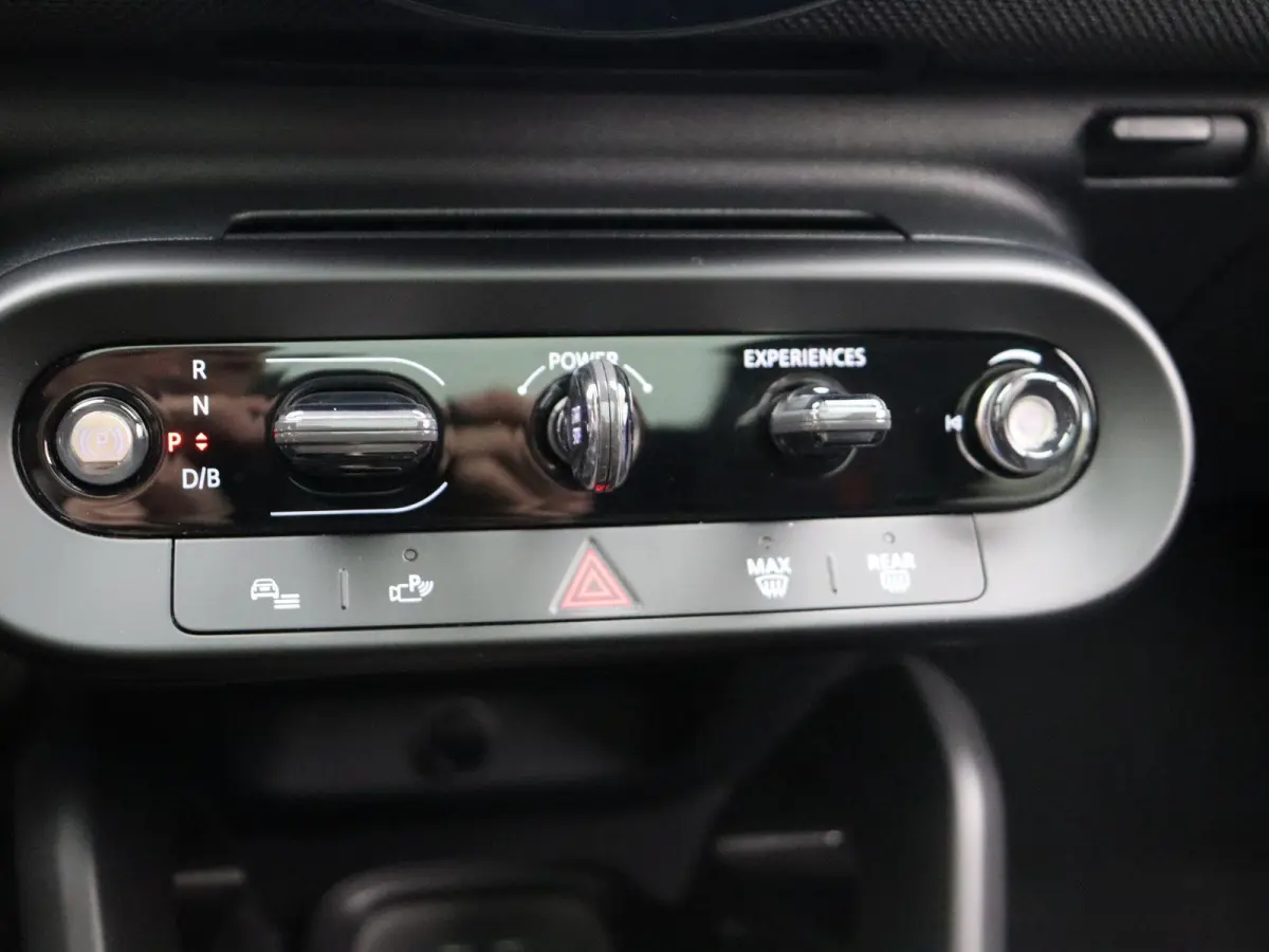 SE John Cooper Works + Pakket M + Glazen Panormadak + Comfort Access + Stuur- & Stoelverwarming + 18''