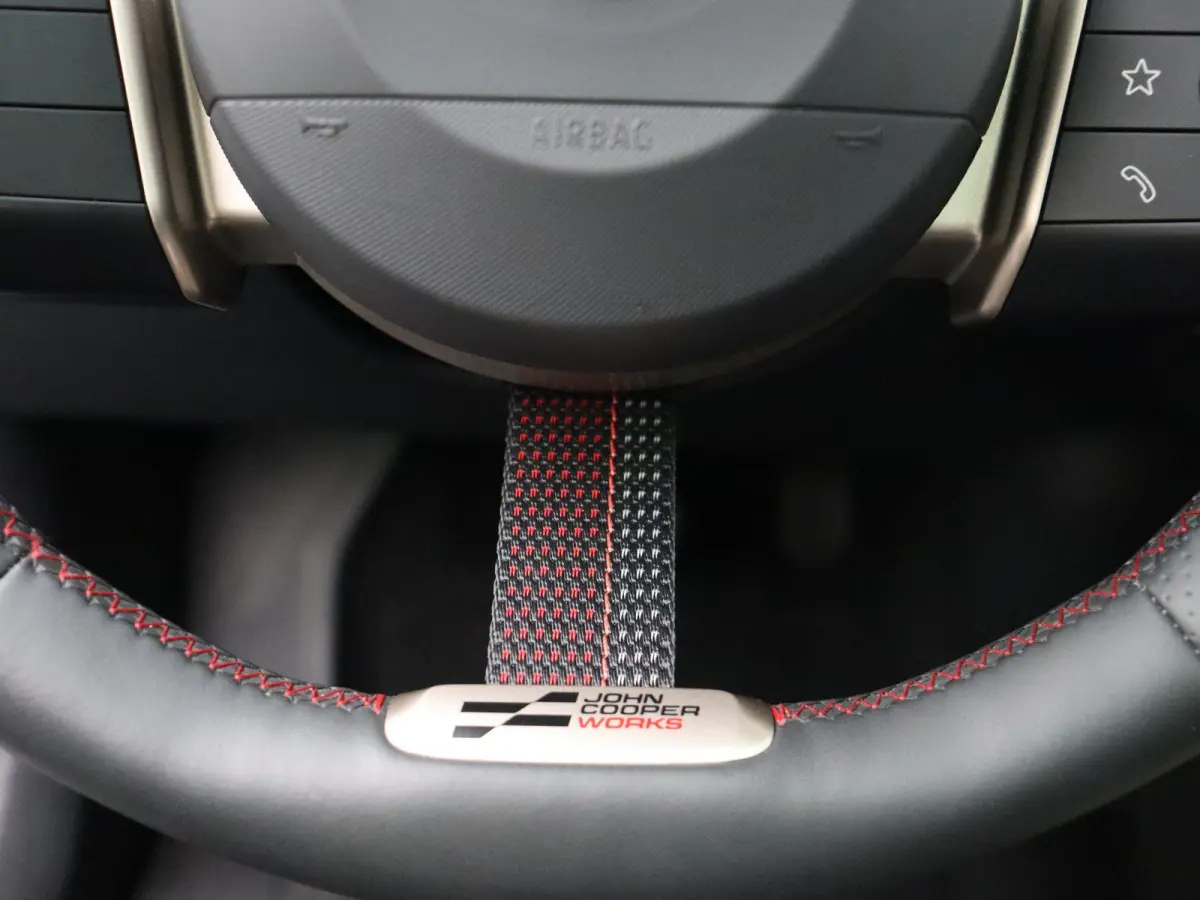 SE John Cooper Works + Pakket M + Glazen Panormadak + Comfort Access + Stuur- & Stoelverwarming + 18''