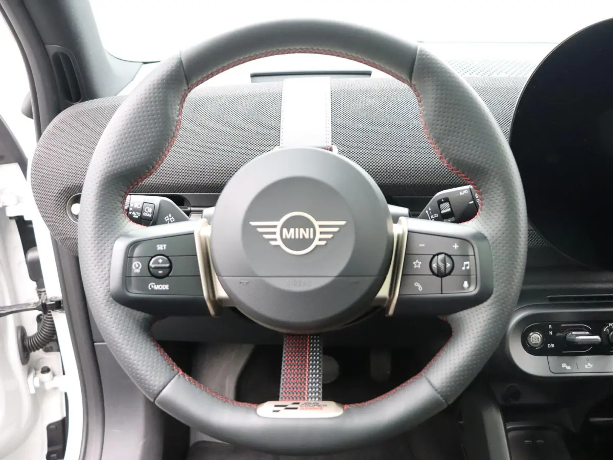 SE John Cooper Works + Pakket M + Glazen Panormadak + Comfort Access + Stuur- & Stoelverwarming + 18''