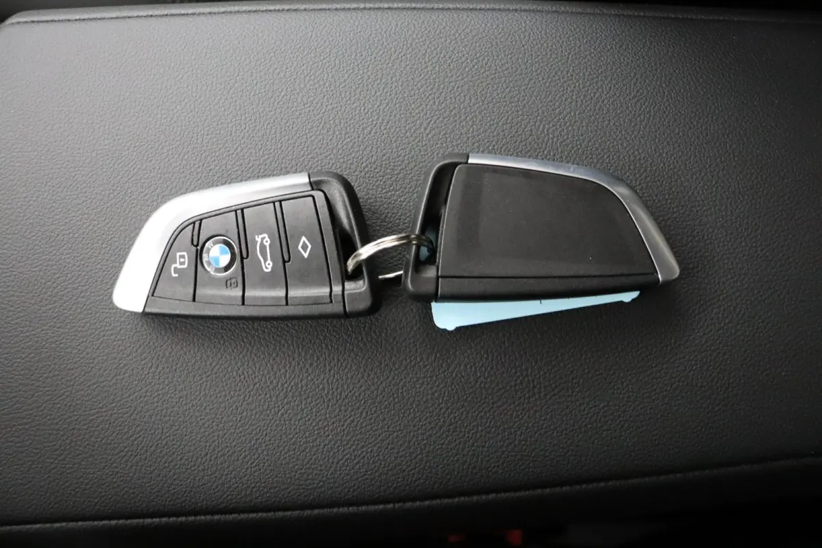 318i M Sportpakket Pro | Trekhaak | Schuif-kanteldak | Head-up | Rondomzicht camera | Dodehoek detectie | Cruise control adaptief met Stop&Go  | HIFI